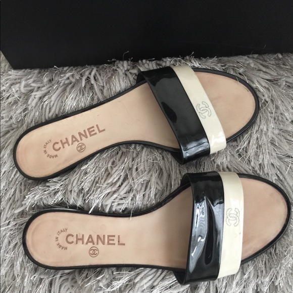CHANEL CC LOGO FLAT SANDALS SLIDES - Picture 3 of 5